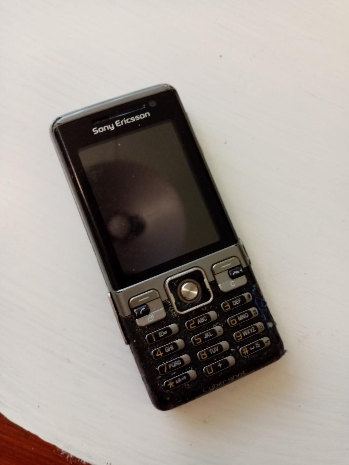 RETRO tlačítkový telefon SONY ERICSSON C702💥všechny aukce od koruny💣 |  Aukro