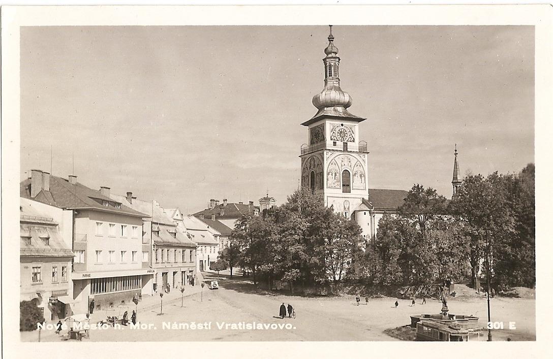 NOVÉ MESTO NA MORAVE - Vratislavovo námestie - Žďár NAD Sázavou - Pohľadnice miestopis