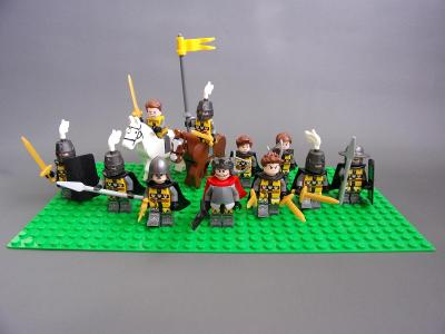 11 figurek udatných rytířů s králem a 2 koně Castle R18
