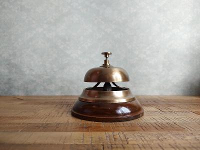 Mosazný hotelový zvonek, recepční zvonek, stolní zvonek, servisní zvon