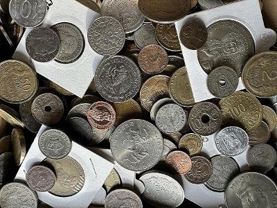 Mix mincí čítající více jak 615 kusů