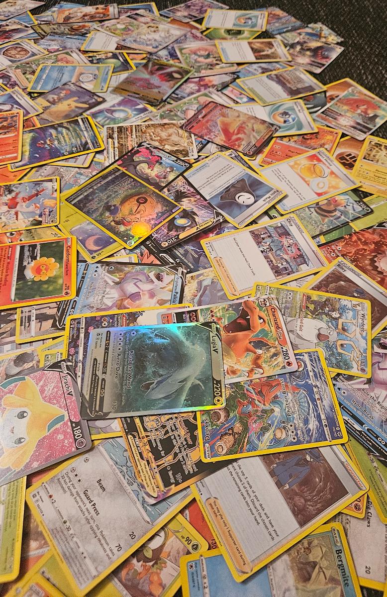 ***Aukcia***Pokémon***Karty***vyše 300 ks***od korunky - Športové zbierky