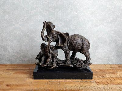 Dva sloni - Slon a mládě bronzová socha na mramoru - Safari suvenýr