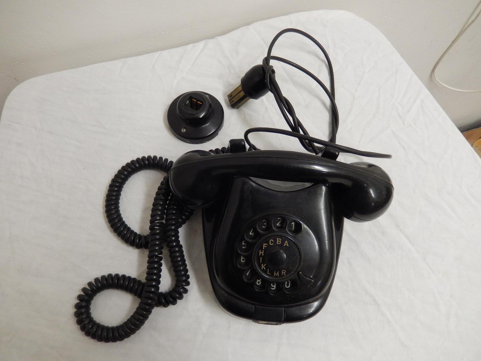 Starý bakelitový retro telefón Tesla vr. pôvodných koncoviek - Starožitnosti