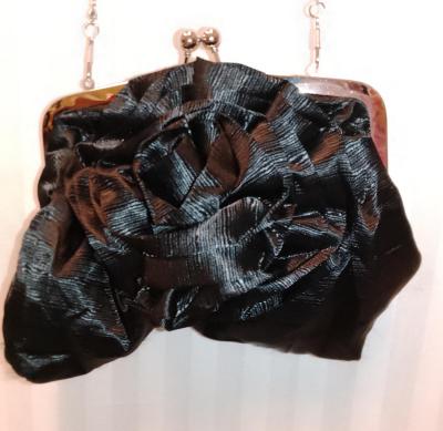 Dámská černá večerní kabelka růže, 15 x 18 x 4 cm