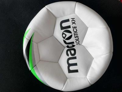 Fotbalový míč Macron