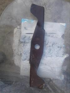 Rotační nůž do pojezdové sekačky na trávu,délka 31cm,otvor 20mm