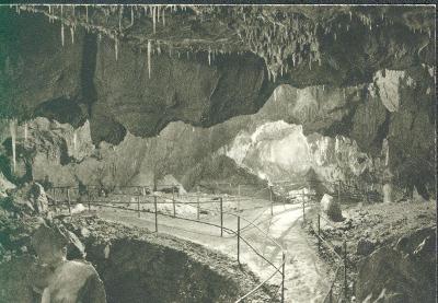 11D8570 Série pohlednic - celina Gottwald CPH1 - 32 Ostrovské jeskyně