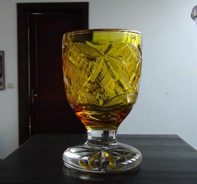 Starožitná sklenice-pohar kolem 1900, brus. Žlutý křišťál