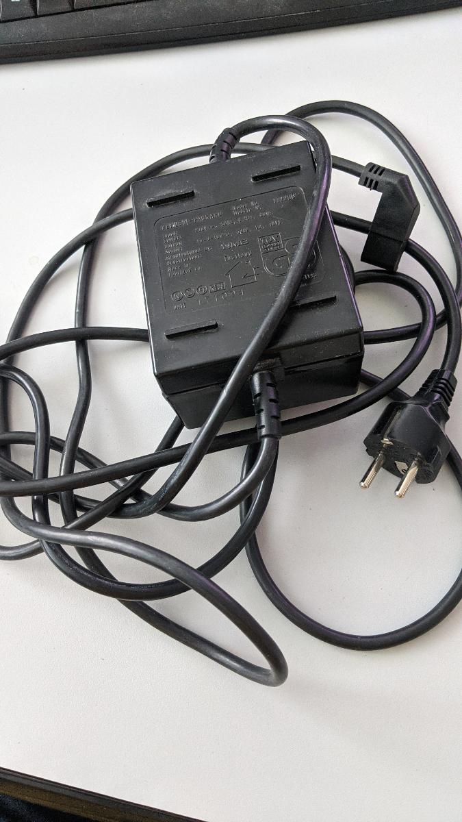 Originálny externý sieťový napájač Hewlett-Packard 17222B na 230 V - Príslušenstvo k PC