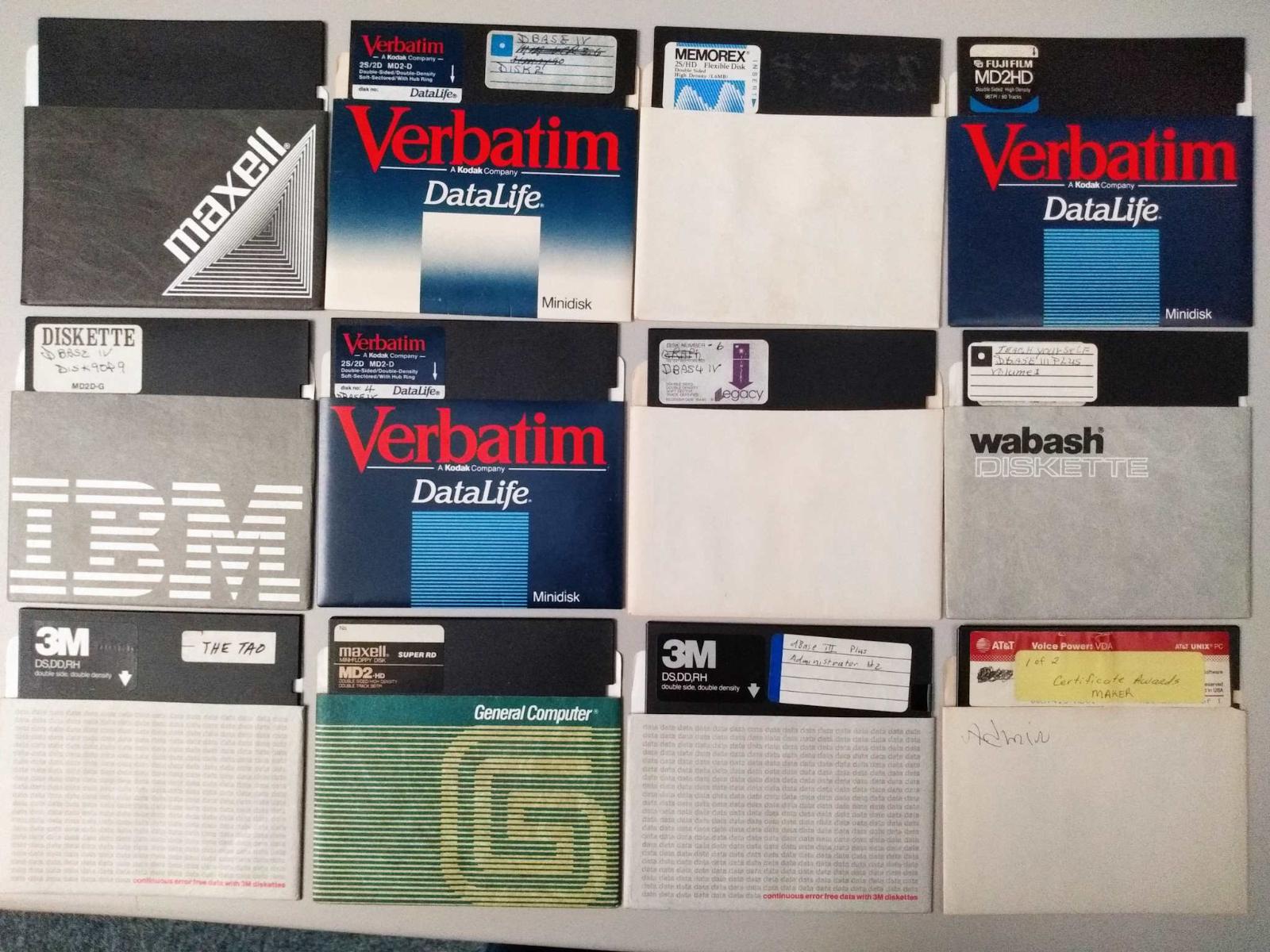 Konvolut 36-ti 5.25" disket různých značek pro Atari, Spectrum, Amigu - Počítače a hry