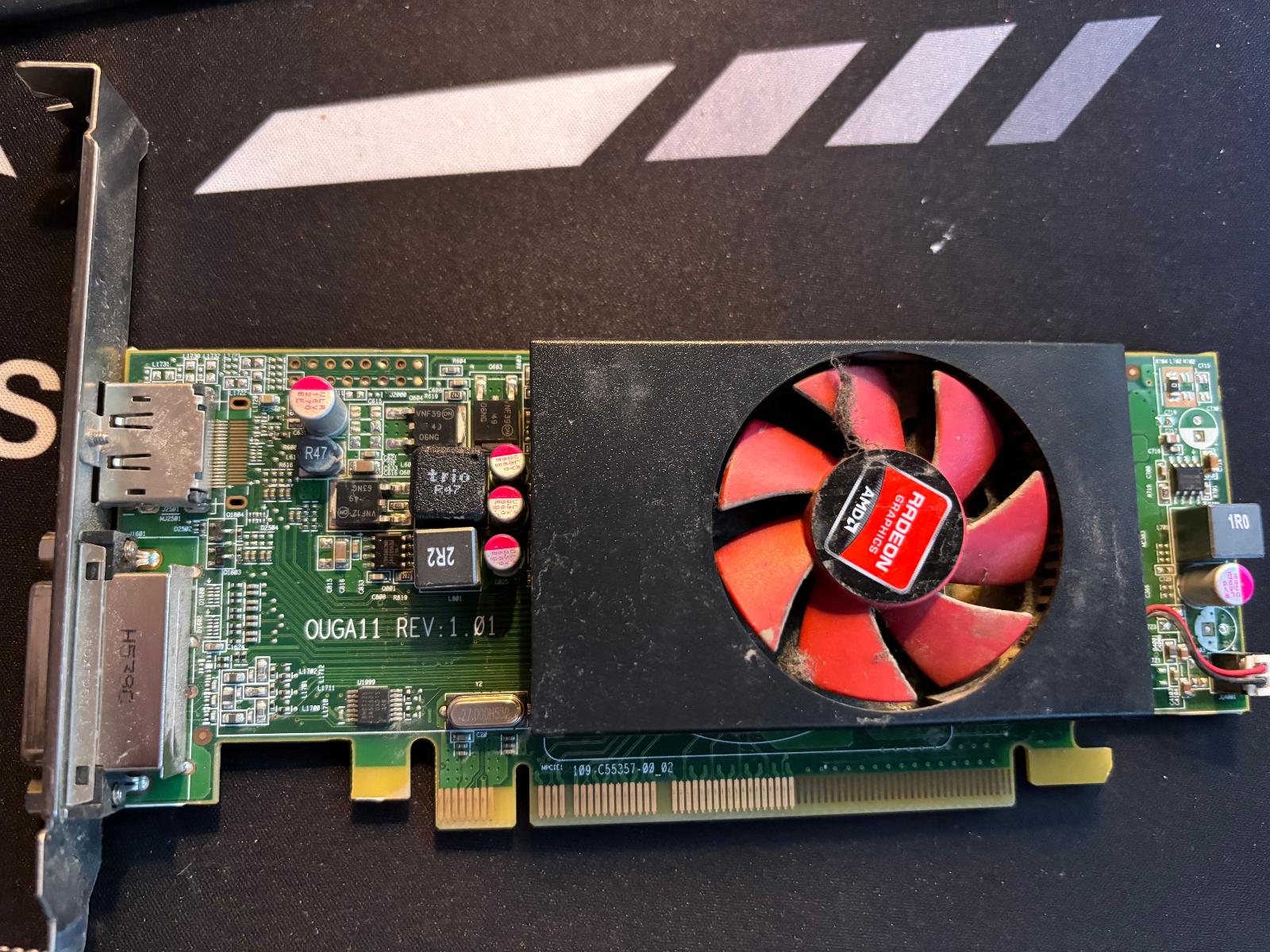 AMD Radeon OUGA11 REV 1.01 1GB zobrazovací port grafické karty / DVI - Počítače a hry