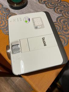 BENQ W1400 DLP 3D FULL HD 2200 ZOOM - ČTĚTE