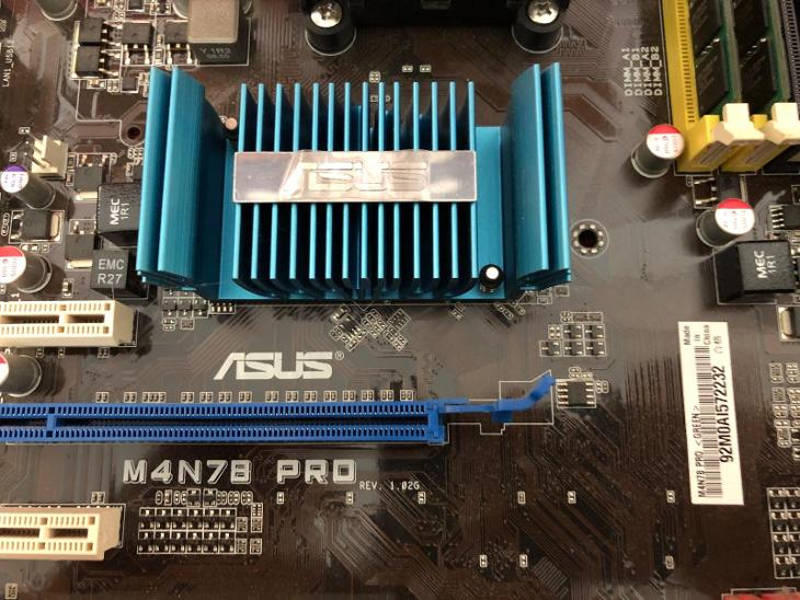 ASUS M4N78 PRO - AM2/AM2+/AM3 + procesor Athlon X2 5200+, 4 GB RAM  - Počítače a hry
