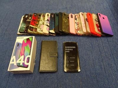 Malý Samsung Galaxy A40 4/64GB 5,9" AMOLED LTE