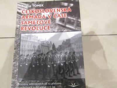 Vojenská kniha Československá armáda v čase sametové revoluce P.Tomek 