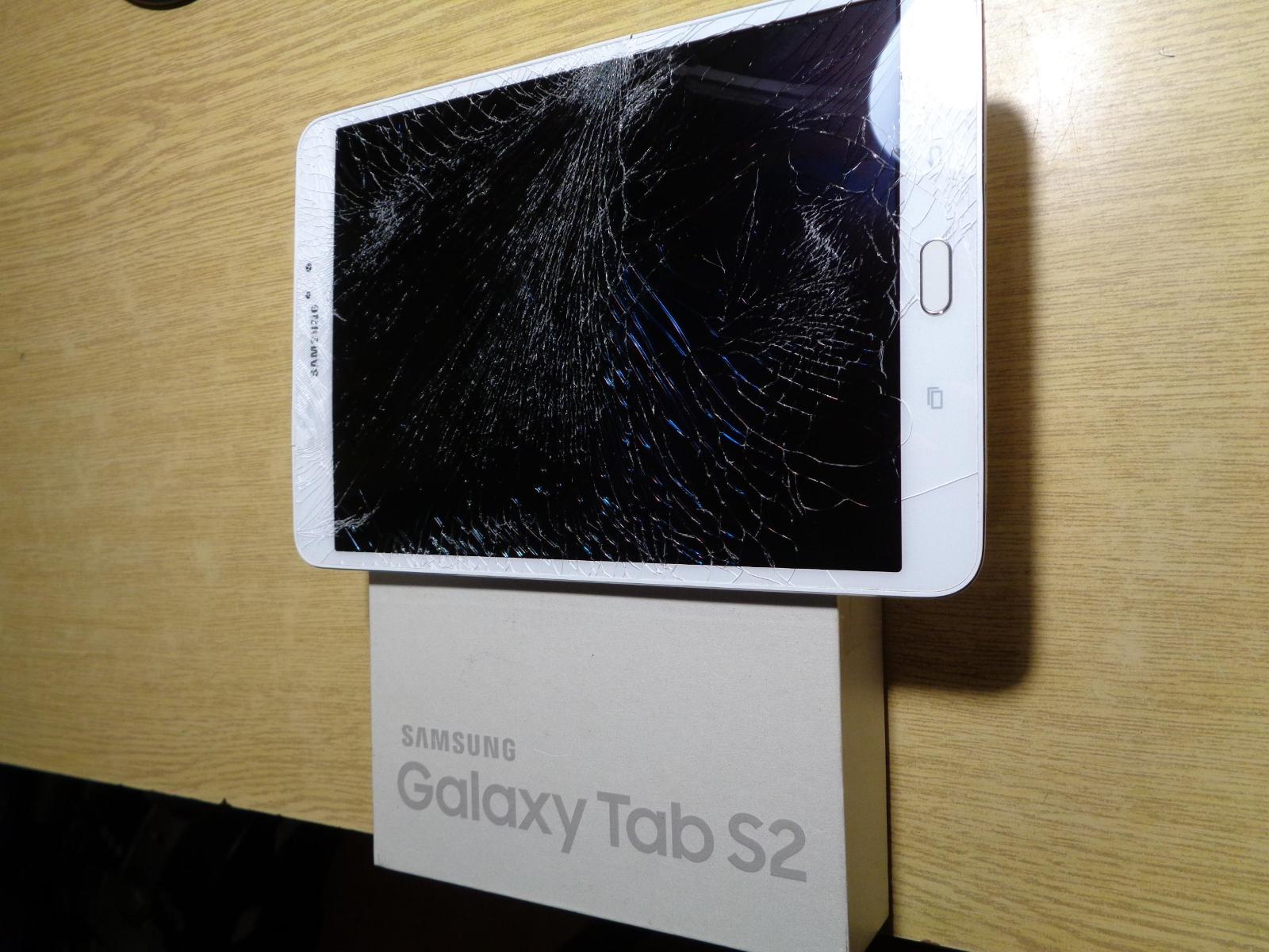 SAMSUNG Tab S2, 8", 3/32 GB nefunkčný, poškodený - Tablety a čítačky e-kníh