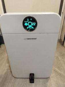 Cisticka vzduchu s ionizatorem Esperanza, PC 2.000,- + novy filtr