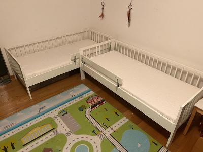 Dětské postele 70x160cm (2 ks) + matrace + rošty + prostěradla 