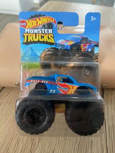 HOT WHEELS Monster Trucks race ace