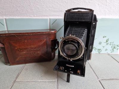 Starý měchový fotoaparát Voigtländer Bessa RF Skopar Compur-Rapid