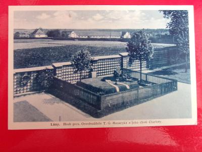 Zámek Lány hřbitov Masaryk hrob modrý filtr 1938