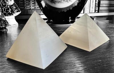 Selenit - pyramida 2x