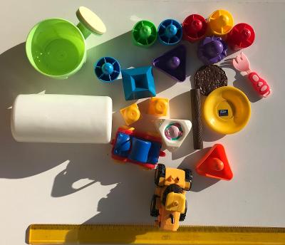 AUTA,  KROPÁČEK a jiné plastové hračky