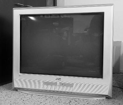 Klasický, veľmi kvalitný crt televízor JVC 70 cm