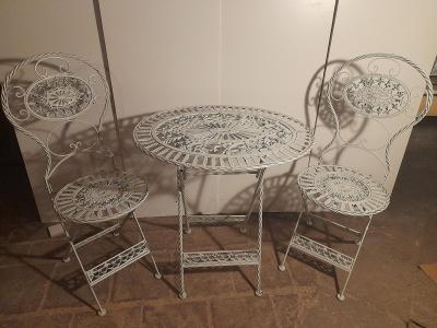 Záhradný nábytok - Liatinový záhradný set - stôl, 2 stoličky (všetko skladacie)