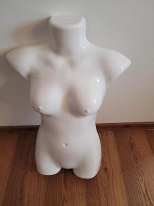 Plastová figurína na dámské oblečení