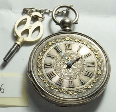 Krásne bohatě gravírované stříbrné dámske kapesní hodinky