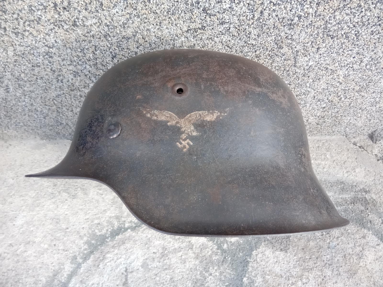 Originál prilba, helma Luftwaffe. - Vojenské zberateľské predmety