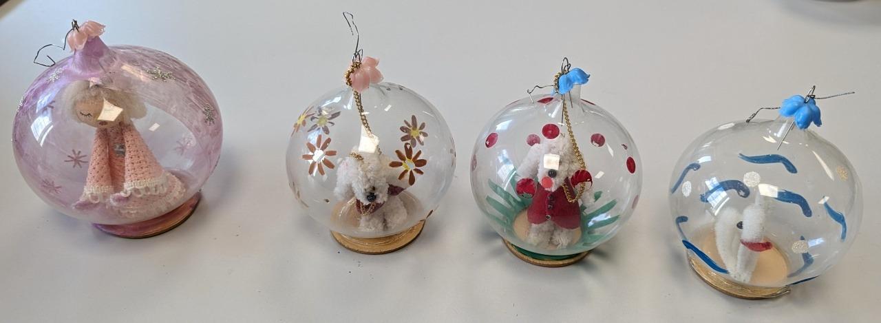 Staré retro vianočné ozdoby - sklenené gule s postavičkami - Starožitnosti a umenie