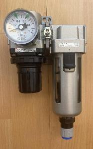 SMC filter AF30-F02C + SMC regulátor tlaku AR30-02BG + SMC manometer