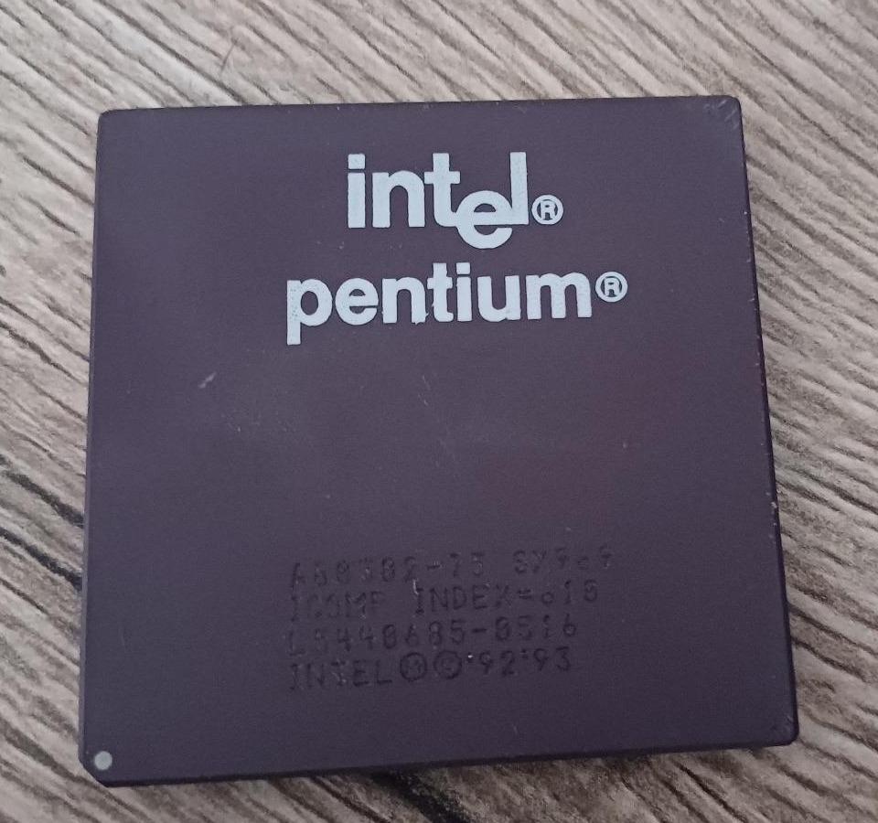 Pentium 75mhz - Počítače a hry