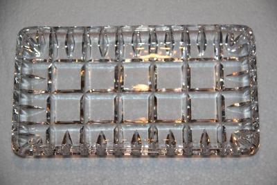 F11. Lisovaný tác s brusem z křišťálového skla, 18,5 x 10,5 cm 