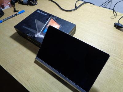 LENOVO Yoga Tablet 8, 8'', 1/16 GB, funkčná, prasknutá dotyková plocha