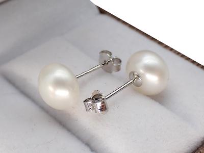 Stříbrné náušnice s  perlou