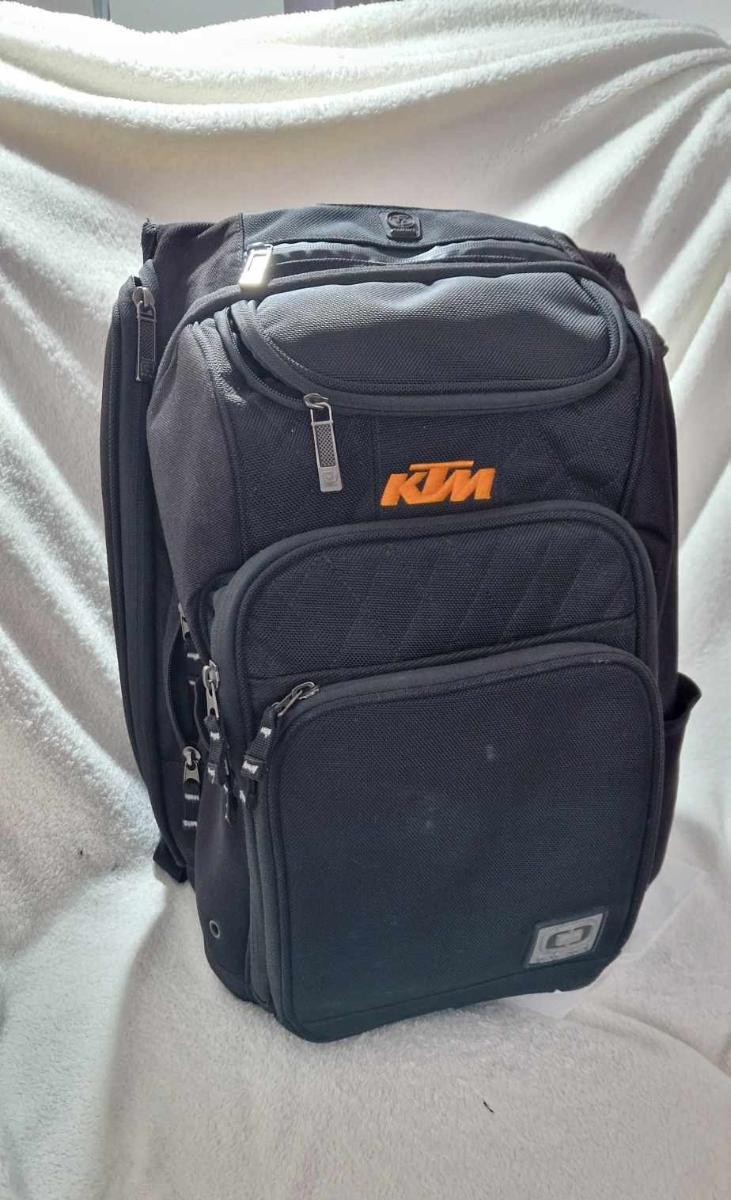 Prostorný KTM batoh - Turistika a cestovanie