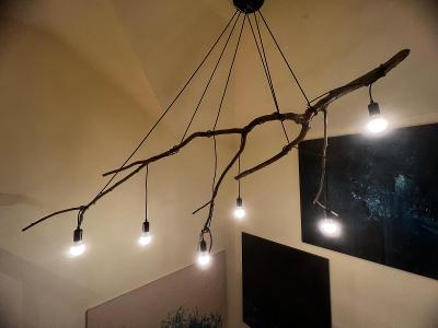 Krásný designový lustr se 6-ti žárovkami "stromový" tzv. schodišťový