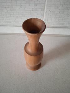 Váza ze dřeva