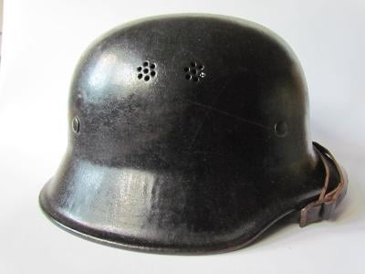 Německo - Vintage ocelová hasičská helma - vel. 57/58