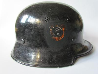 Německo - Vintage ocelová hasičská helma - vel. 54/55