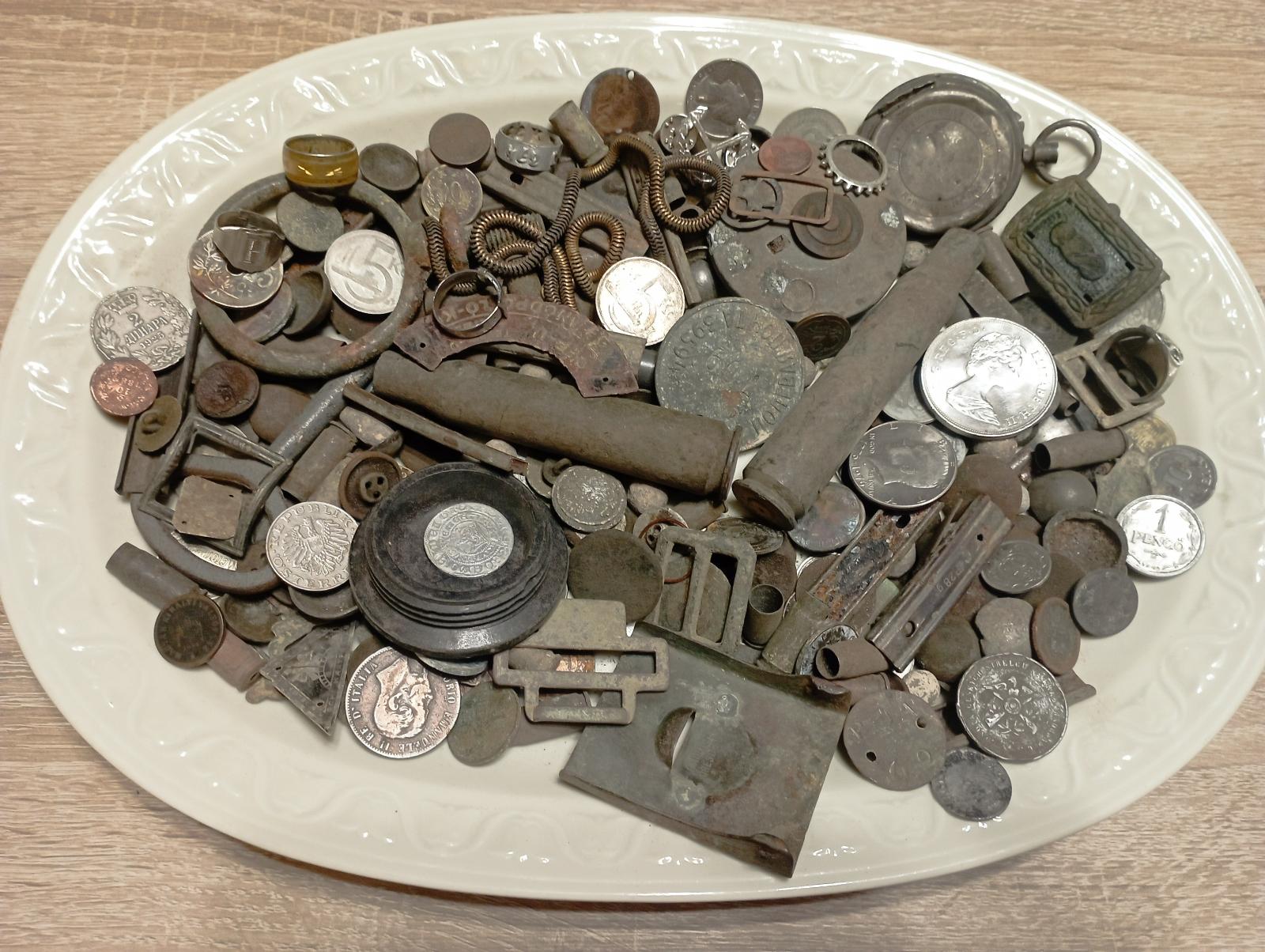Konvolut krásnych kopaných prebytkov: striebro, mince, pracka, gombíky - Zberateľstvo