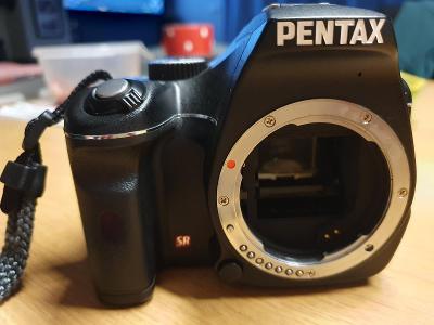 Fotoaparát Pentax K-x (na opravu) vrátane tašky s príslušenstvom