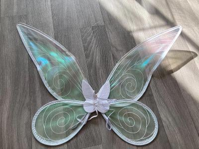 Nový kostýmní doplněk-motýlí křídla od koruny