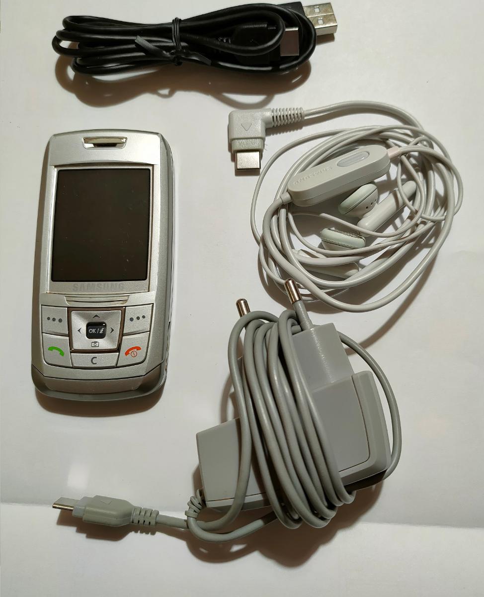 Mobilní telefon Samsung SGH-E250 | Aukro