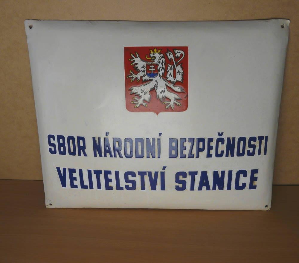 Smaltovaná ceduľa Zbor národnej bezpečnosti - Veliteľstvo stanice - Starožitnosti