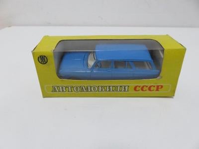 Model autíčka Novaexport Moskvič 427 CCCP 1:43 (poškozené)